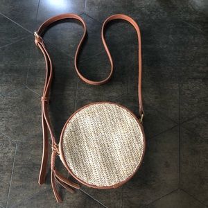 Straw Round Crossbody SOLE SOCIETY
